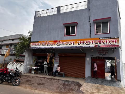 Property building, Day