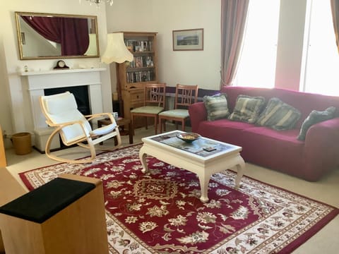 Living room, Seating area, fireplace