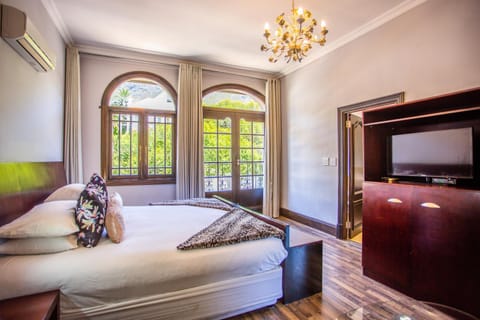 TV and multimedia, Decorative detail, Bedroom, air conditioner