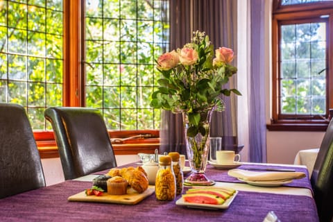 Area and facilities, Breakfast, Continental breakfast