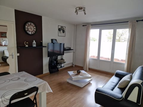 TV and multimedia, Living room, Dining area