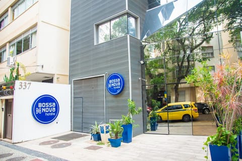Facade/entrance