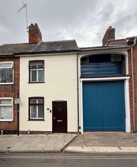 Property building, Day, Street view