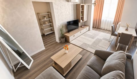 Communal lounge/ TV room, TV and multimedia, Living room, Seating area, Evening entertainment