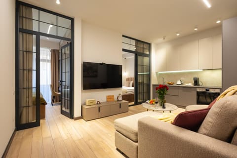 TV and multimedia, Living room, Seating area, Dining area, Evening entertainment