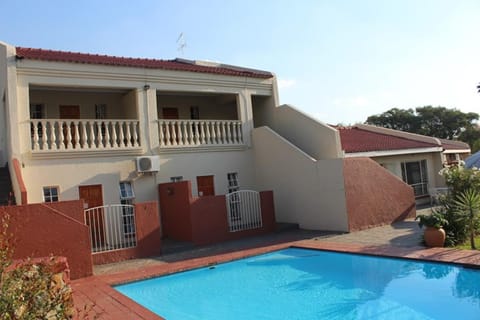 Property building, Day, Balcony/Terrace
