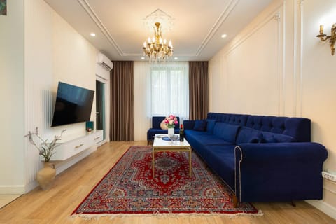 TV and multimedia, Living room, Seating area, Evening entertainment