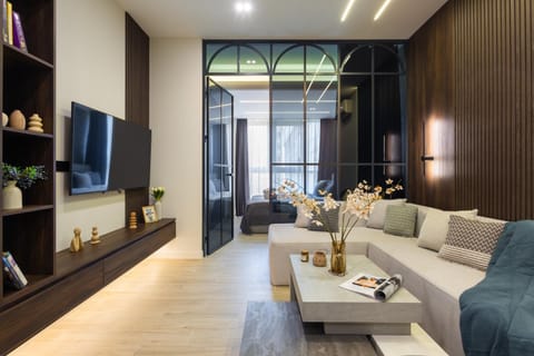 TV and multimedia, Living room, Seating area, Evening entertainment