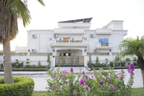 Property building, Spring, Day, Garden view