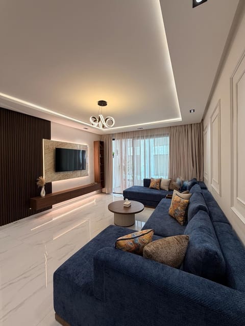 Communal lounge/ TV room, TV and multimedia, Living room, Evening entertainment