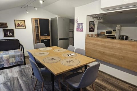 Kitchen or kitchenette, Living room, Dining area