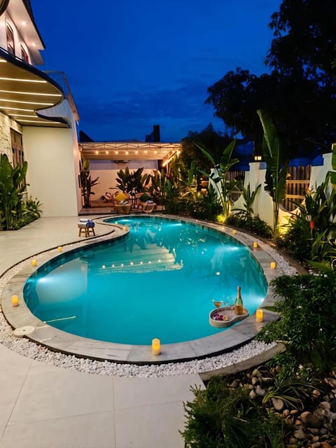 Swimming pool, Swimming pool
