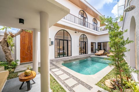Property building, Patio, Day, View (from property/room), Balcony/Terrace, Pool view, Swimming pool, sunbed