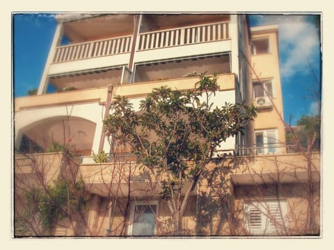 Facade/entrance, Off site