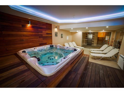 Hot Tub, Spa and wellness centre/facilities