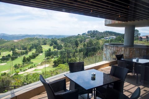 Restaurant/places to eat, Lounge or bar