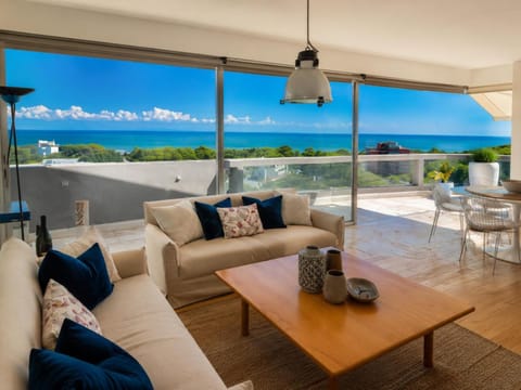 Day, Natural landscape, View (from property/room), Balcony/Terrace, Living room, Seating area, Dining area, Sea view