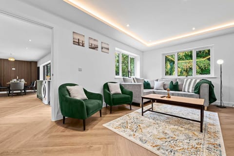 Living room, Seating area