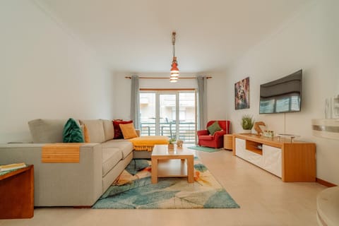 TV and multimedia, Living room, Seating area, Evening entertainment