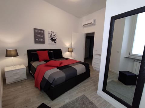 Bed, TV and multimedia, Photo of the whole room, Bedroom, City view, Quiet street view, heating, internet, wardrobe, air conditioner
