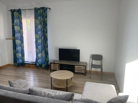 Communal lounge/ TV room, Living room, Seating area
