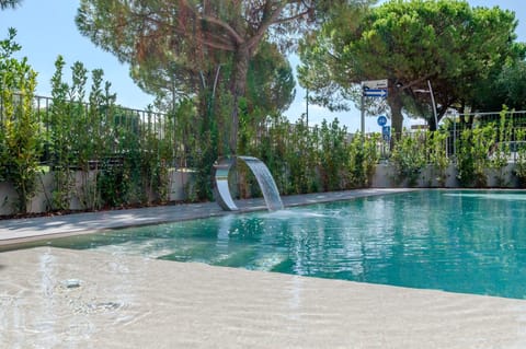 Swimming pool, Swimming pool