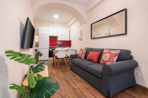 TV and multimedia, Kitchen or kitchenette, Living room, Seating area, Dining area
