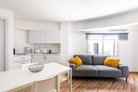 Kitchen or kitchenette, Living room, Seating area, Dining area, stove, kitchen, kitchen
