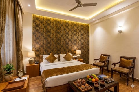 Toilet, Bed, Bathroom, Food and drinks, Photo of the whole room, Seating area, Bedroom, Food, City view