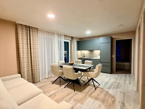 Seating area, Dining area