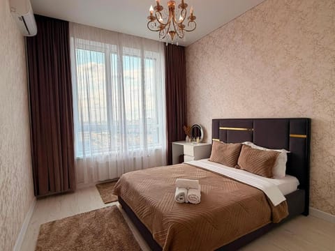 Photo of the whole room, Bedroom, towels