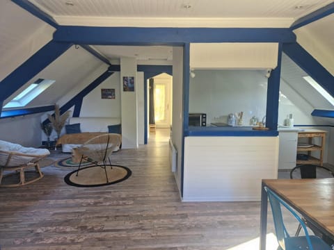Kitchen or kitchenette, Seating area