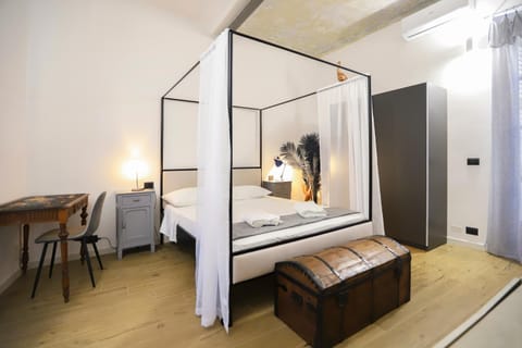 View (from property/room), Photo of the whole room, Bedroom, Landmark view, internet, locker
