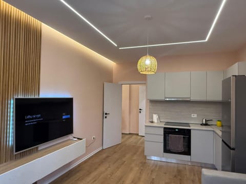 TV and multimedia, Kitchen or kitchenette, oven, stove