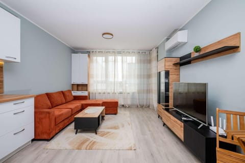 TV and multimedia, Kitchen or kitchenette, Living room, Seating area