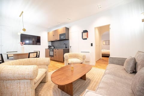 Communal lounge/ TV room, TV and multimedia, Seating area, Dining area