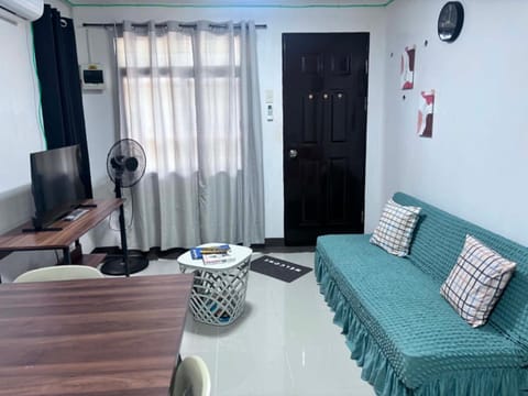 Communal lounge/ TV room, TV and multimedia, Living room, Evening entertainment