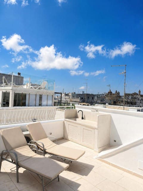 View (from property/room), Balcony/Terrace, sunbed