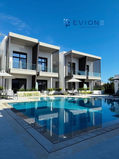 Pool view, Swimming pool, sunbed