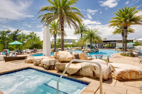 Day, Natural landscape, Garden, Hot Tub, Seating area, Dining area, Swimming pool
