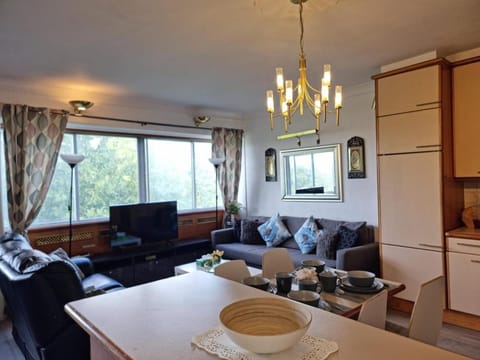 Kitchen or kitchenette, Living room, Dining area