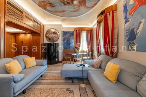 Communal lounge/ TV room