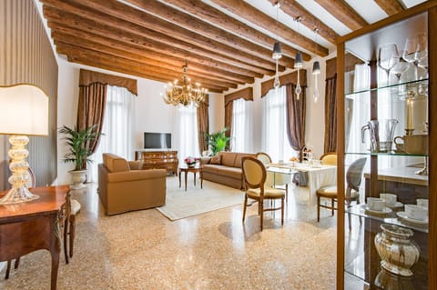 Living room, Dining area