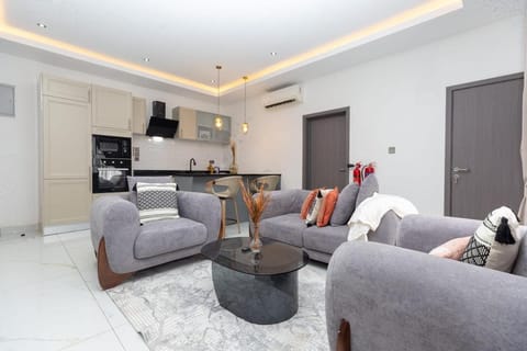 TV and multimedia, Kitchen or kitchenette, Living room, Seating area, Dining area, oven, stove