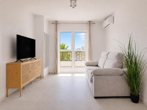 TV and multimedia, Living room, Seating area, Evening entertainment, air conditioner