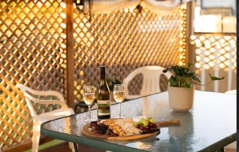 Food and drinks, Seating area