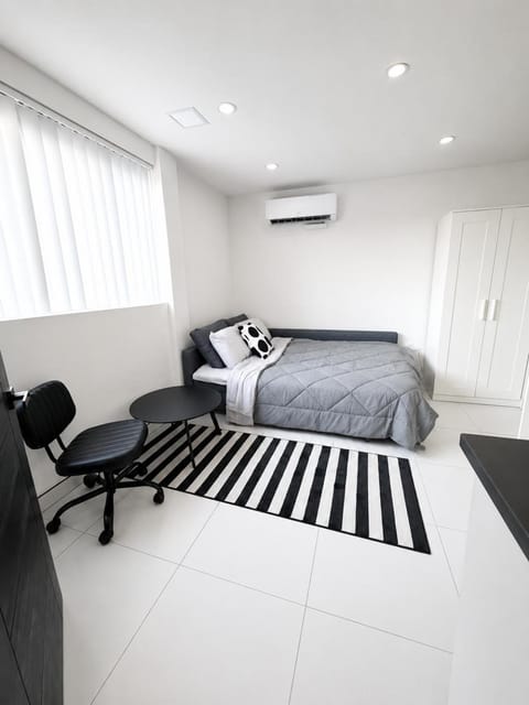 Bed, Living room