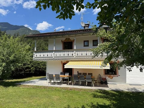 Property building, Day, Natural landscape, Garden, Balcony/Terrace, Garden view, Mountain view