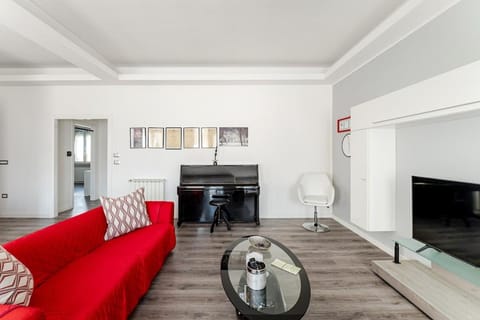 TV and multimedia, Living room, Seating area, Evening entertainment