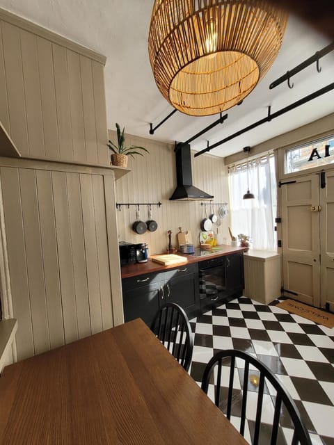 Coffee/tea facilities, Kitchen or kitchenette, Food and drinks, Dining area, pet friendly, stove